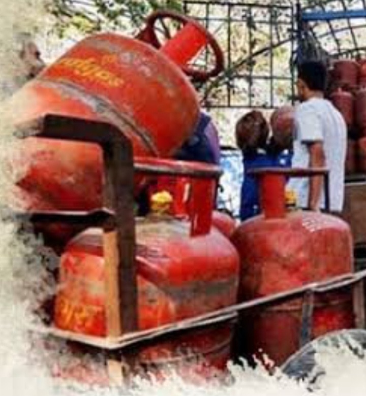 जिले में घरेलू एलपीजी गैस की उपलब्धता सामान्य है।