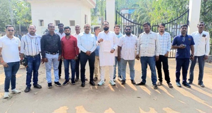 हाइवा ट्रांसपोर्टरों पर दबंगई! पुलिसकर्मी और उसके भाई पर मारपीट, धमकी और 10 लाख की अवैध वसूली का आरोप।